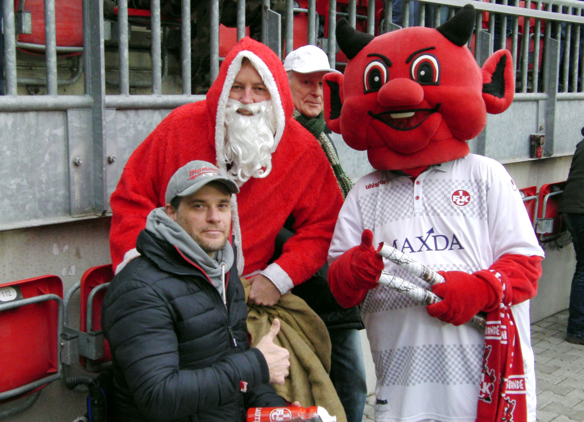 Weihnachts Geschenk Aktion 15 Fur Rollstuhlfahrer 1 Fck Fanclub Fairplay E V